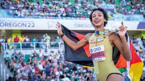 罗杰·马里斯的 61 轰曾被官方打上星号，直到多年后星号才被正式移除